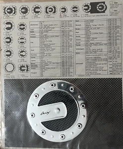 ADESIVO TAPPO SERBATOIO UNIVERSALE ALFA 145 146 155 FORD ESCORT BMW IBIZA 100 mm - Foto 1 di 8