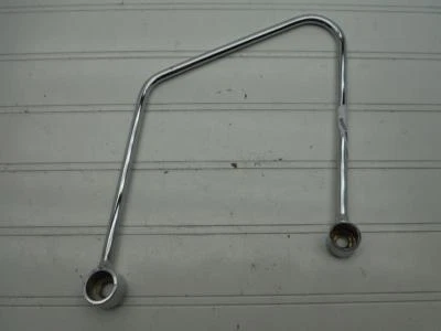 01 Honda Shadow  VT750CD2 RIGHT REAR SUPPORT RAIL GUARD Foto 1 de 3