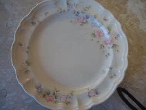 Pfaltzgraff Tea Rose 10 1/2" Dinner Plate(s) USA - Picture 1 of 4