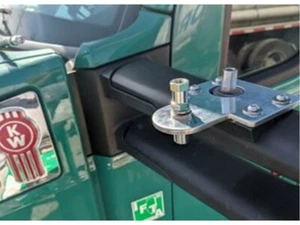 PROCOMM PC-A68-02 UCHWYT LUSTERKA ANTENOWEGO NA ROK 2013 I WYŻSZY KENWORTH T680 T880 - Zdjęcie 1 z 2