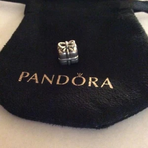 Authentic Pandora Sterling Silver Gift Present Bead Charm 790300 (RI3) - Picture 1 of 3