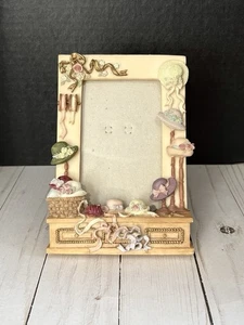 Handpainted Vintage Picture Frame by Dezine - Hat Shoppe Collection '96 3x5 - Picture 1 of 6
