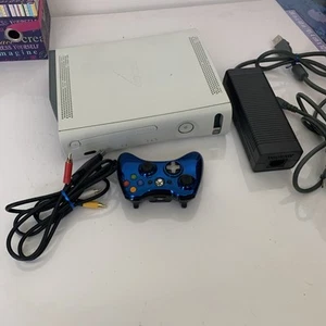 Consola de videojuegos Microsoft Xbox 360 blanca sistema de juegos con controlador y HDMI 4 GB - Imagen 1 de 13