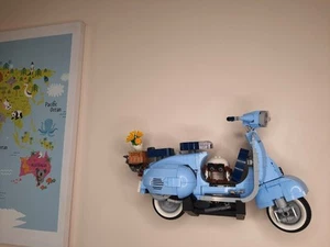 Wall mount for LEGO Icons 10298 Vespa 125 - Picture 1 of 18