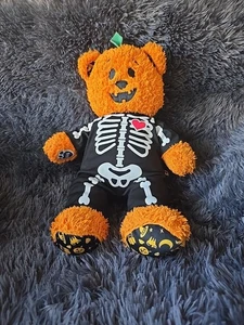 Build A Bear Pumpkin Glow Jack O Lantern mit Skelett Outfit 17 Zoll Stofftier Plüsch  - Bild 1 von 6