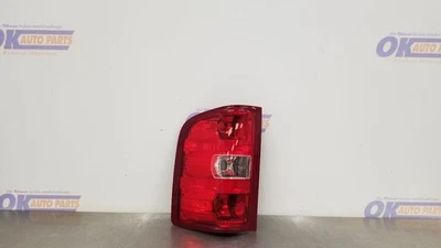 13 MONTAJE LUZ TRASERA CHEVY SILVERADO 2500 CONDUCTOR IZQUIERDO Foto 1 de 4