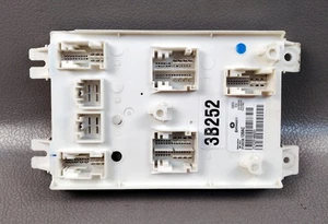 JEEP GRAND CHEROKEE DODGE DURANGO 4X4 IPDM FUSE BOX BCM 68236139AC - Picture 1 of 24
