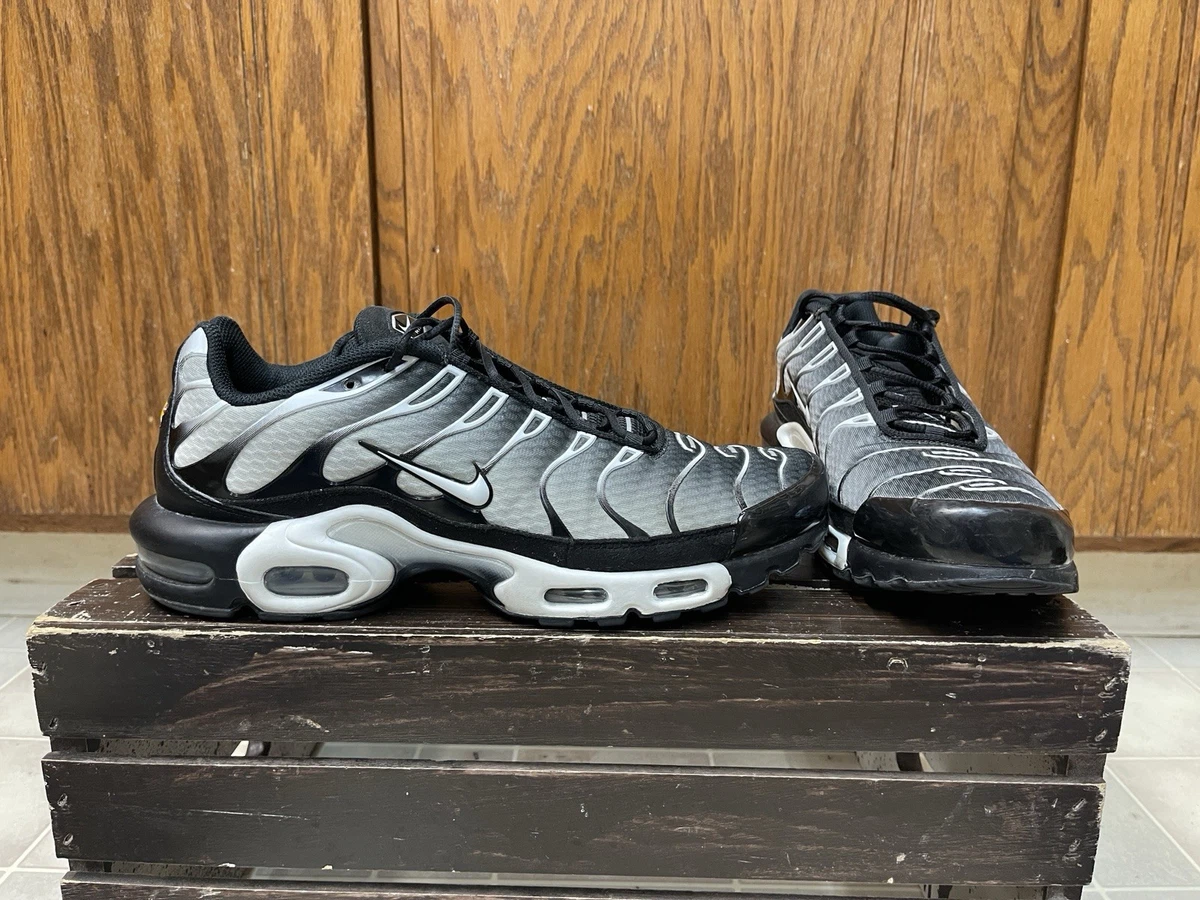 Nike Air Max Plus Black/Metallic Silver/White for Sale