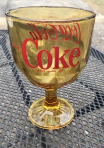 De colección Coca-Cola Huella Pulgar Ámbar Cáliz Tallo Vidrio de Coca-Cola Pesado con Rojo - Imagen 1 de 7