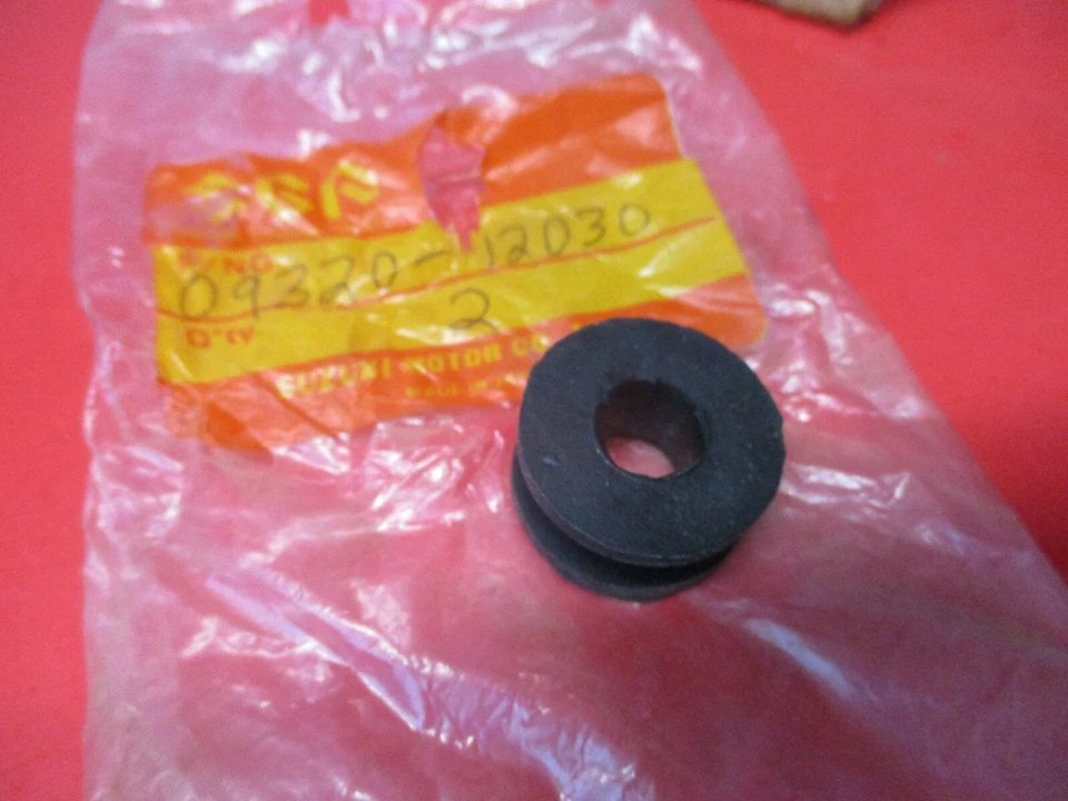 NUEVO ORIGINAL OEM SUZUKI RM125 RM250 RM500 COJÍN 09320-12030 Foto 1 de 1