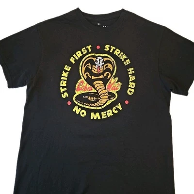 Camiseta Cobra Kai Gráfica MEDIANA Negra 100% Algodón Karate Niño Foto 1 de 4
