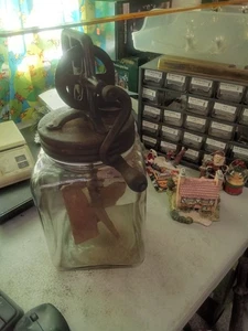 Vintage 4 Quart Churn with Turning Wheel and Wood Paddle - Picture 1 of 7