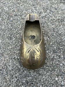 India Brass Small Etched Slipper/Shoe Ashtray Cigarette Rest Vintage Patina - Picture 1 of 6
