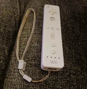 Nintendo Wii Remote Official OEM White Controller W/Strap and Fresh Batteries  - Imagen 1 de 6