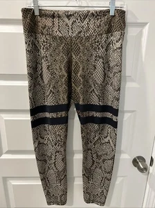 “NEW” GRRRL LEGGINGS Ali/Amenah Snake Print Crop 31” X 24” (M) Moss Green L1 - Picture 1 of 5