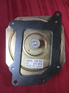 KENMORE SEWING MACHINE 158 19800 MOTOR 24 VOLT DC SSW 9939 POWER TESTED BRACKET - Picture 1 of 2