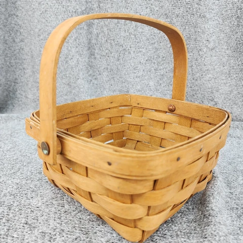 Longaberger 2005 Berry Basket 7x7 No Liner Handmade Signed Judy 8 Wendy 2 Handle Cover