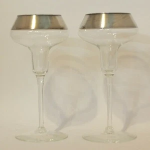 COPPIA DI CANDELABRI VINTAGE DOROTHY THORPE IN VETRO CON AMPI BORDI IN ARGENTO - Foto 1 di 3