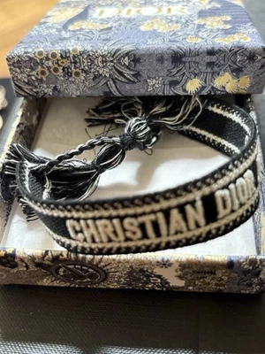 Christian Dior J’ADIOR Juego Pulsera Amistad Bordada Blanco y Negro Foto 1 de 4