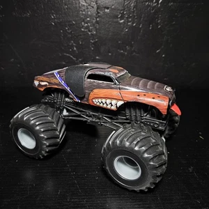 Hot Wheels Monster  Jam -  Monster Mutt Rottweiler Truck 1:24 2014 Off Road - Picture 1 of 4