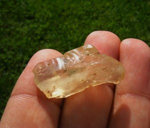 Libyan Desert Glass Meteorite Tektite impact specimen( 29 crt) soft yellow Gem