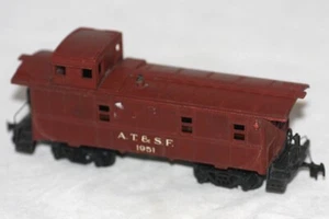 Athearn HO Scale ATSF caboose #1951 - Picture 1 of 3