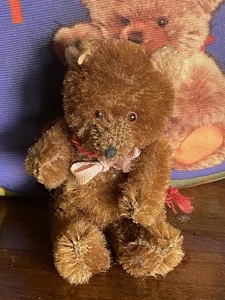 Vintage Miniatur Deutscher Mohair Gelenkbär 3 Zoll Dunkelbraun Mohair Niedliche Rosa Schleife - Bild 1 von 6