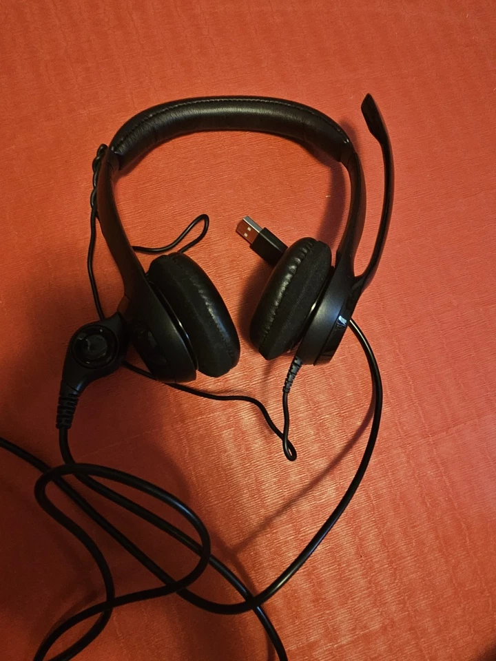 Logitech H390 Black Over the Ear Headset - Image 1 of 1