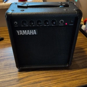 Yamaha HY-10G III 25 Watt E-Gitarrenverstärker aus Erwachsenenbesitz schonend gebraucht! - Bild 1 von 5