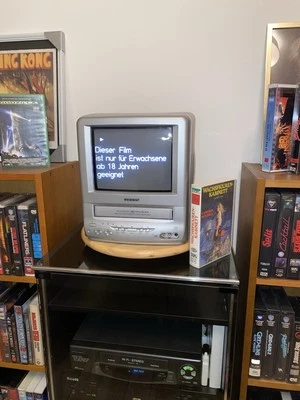 Wachsfiguren-Kabinett VHS – VMP Hardbox 6275 – Cameron Mitchell – Rarität - Bild 1 von 4