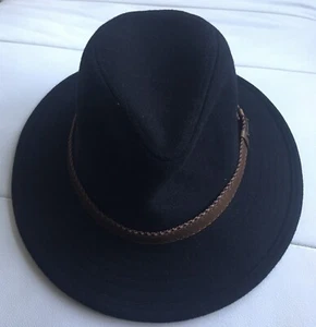 CAPPELLO STETSON FELTRO DI LANA -taglia LARGE - FASCIA DA UOMO IN PELLE CON METALLO NUOVO - VINTAGE - INDOSSATA DELICATAMENTE - Foto 1 di 10