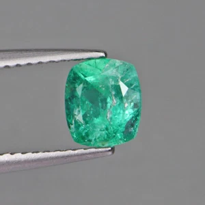 0.91 Ct Cushion Shape Earth Mined! Natural Colombian Green Emerald Gemstone - Picture 1 of 5