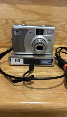 Hewlett Packard Photosmart 3.2 MP Digital Camera Model 735 & Dock Transfer Base - Image 1 of 4