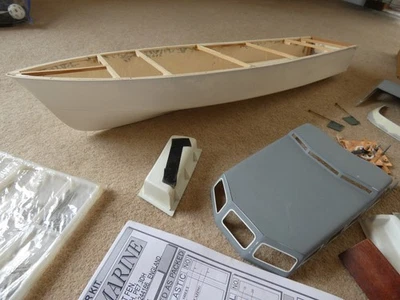 DEANS MARINE MODELLBOOT - ADMIRALS VOSPER BARGE -- ANGEFANGEN MIT EXTRAS - Bild 1 von 4