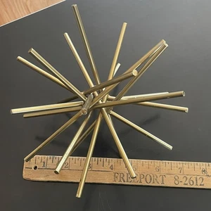 Pequeña escultura 3D estrella metal dorado latón 22 puntos retro hecha moderna de 7,5" - Imagen 1 de 2