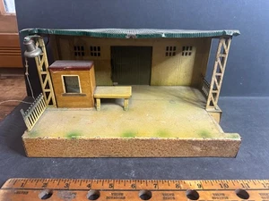 Deutschland Kibri Modelleisenbahn schwerer Blechbahnhof oder Bahnsteig - Bild 1 von 10