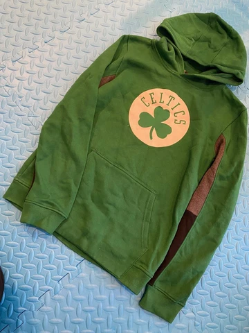 Boston Celtics Hoodie Sweatshirt NBA Basketball- Size Youth XL 18/20 Cover