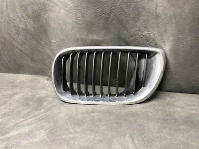 BMW 325i 325xi 330i 330xi 2002-2005 parrilla central delantera izquierda 51137030549 OEM Foto 1 de 4