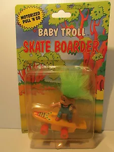 BABY TROLL SKATE BOARDER - ***RARO*** - Nuovo giocattolo bambola Soma Troll - Foto 1 di 4
