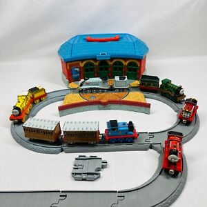 Thomas & Friend Take N Play Along Roundhouse Shed with Extra Track & Trains