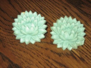 Vtg. 2 Vintage Drapery Curtain Tie Back Lt. Green Plastic Flower Push Pin 1.75" - Picture 1 of 4
