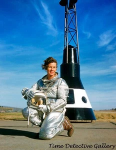 Prospective Astronaut Betty Skelton - 1959 - Impresión en lienzo disponible en 4 tamaños - Imagen 1 de 1