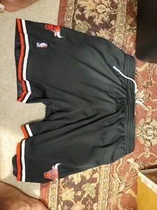 100% Authentic Bulls Mitchell Ness 1997 1998 Alternate Shorts Mens SZ 3XL - Bild 1 von 8