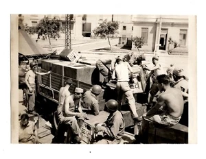 WWII WW2 Original Photo Soldiers Loading Trucks 1940s (Please READ) - Picture 1 of 4