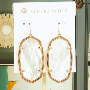 NWT Kendra Scott Danielle Ivory Pearl Earrings Rose Gold Tone - Picture 1 of 4