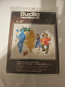 Vintage neu aus altem Lagerbestand Bucilla Zauberer von Oz Handarbeitsset 24 × 28 Zoll gelbe Ziegelstraße versiegelt! - Bild 1 von 3