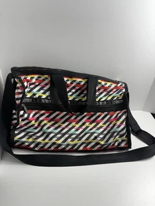 Bolso de Mano Grande LeSportsac Líneas Diagonales Eslabón Rojo Verde Amarillo Múltiples Bolsillos - Imagen 1 de 7