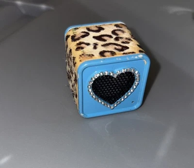 De colección MP3 iPod Altavoz Cubo AZUL LEOPARDO Llavero Chicboom Años 90 Foto 1 de 2