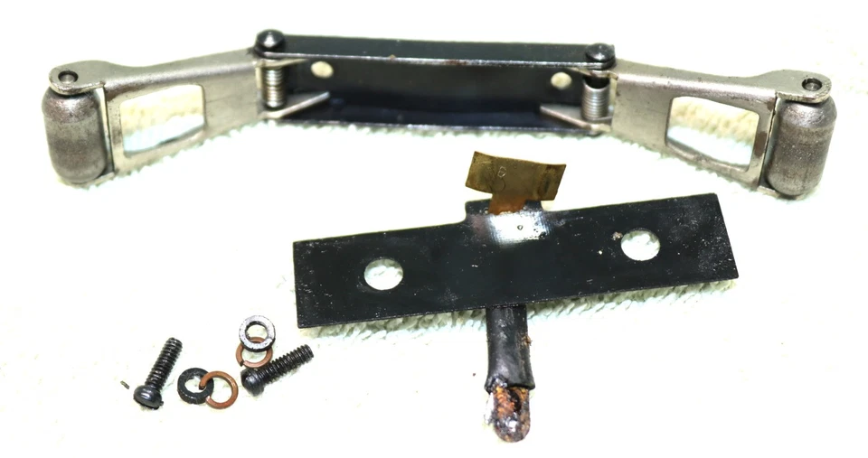 1946 Lionel 671 2020  Original Collector Roller Assembly And Hardware - Image 1 of 1