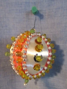 SPILLA VINTAGE PESCA E RASO BIANCO FATTA A MANO PERLINE AMBRA PUSH PIN ORNAMENTO NATALE - Foto 1 di 4